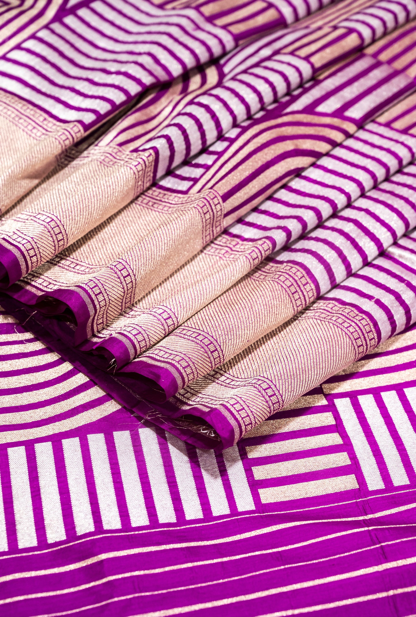 Magenta Pure Katan Silk Sona Roopa Zari Weaved Handloom Banarasi Saree