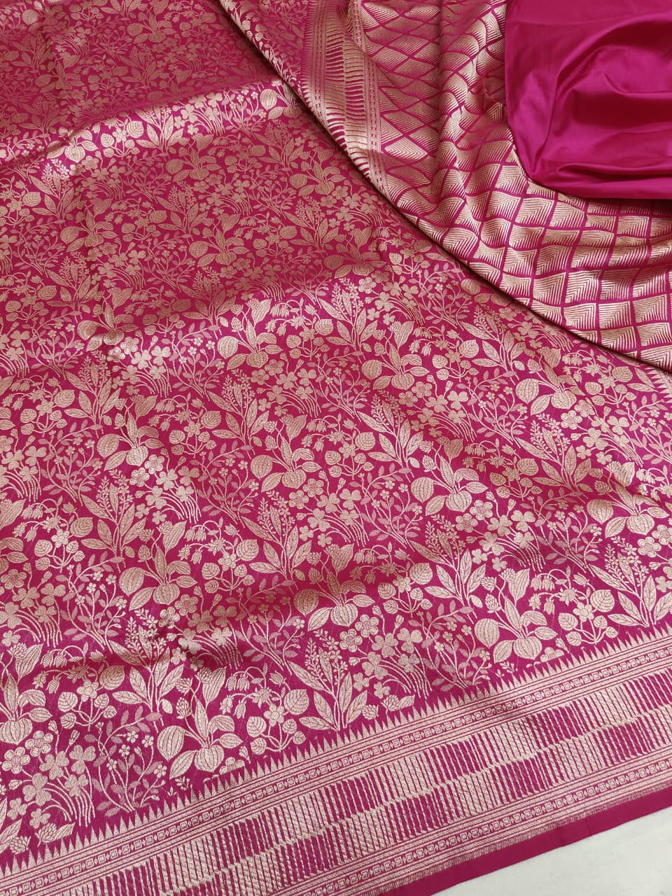 Magenta Pure Handloom Katan Brocade Banarasi Saree