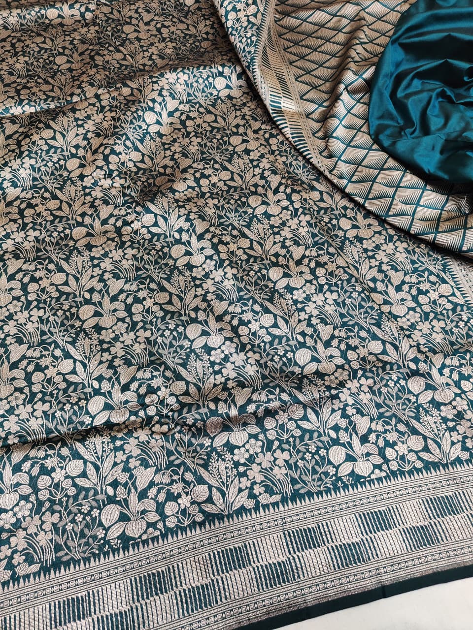 Suffire Pure Handloom Katan Brocade Banarasi Saree