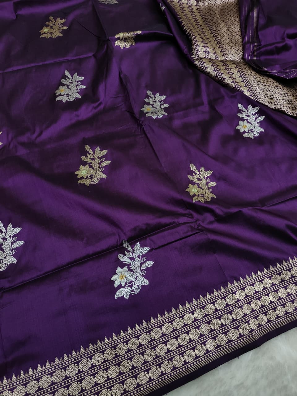 Purple Handwoven Vintage Pure Banarasi Silk Boota Saree