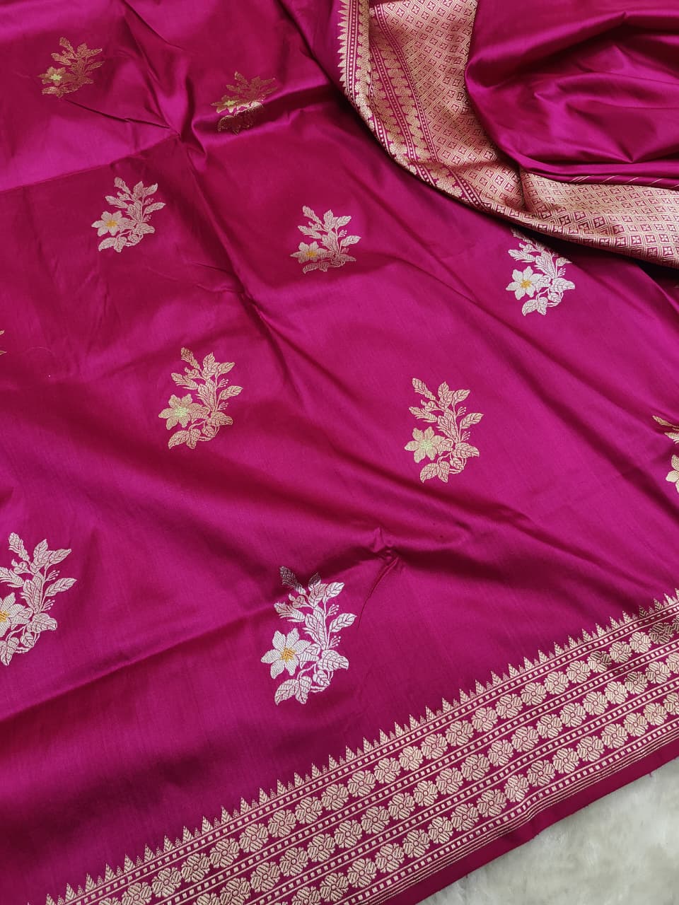 Magenta Handwoven Vintage Pure Banarasi Silk Boota Saree