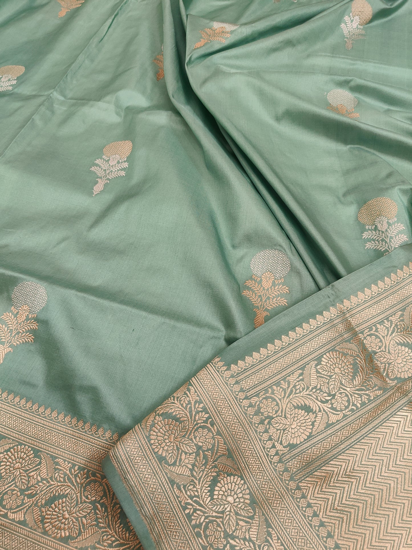 Pista Green Handwoven Vintage Pure Banarasi Silk Boota Saree