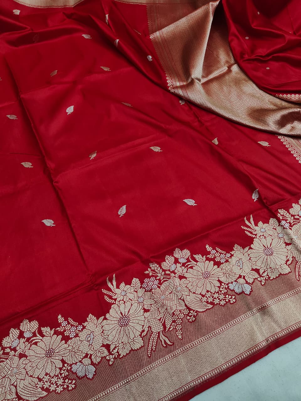 Red Handwoven Vintage Pure Skirt Banarasi Silk Saree
