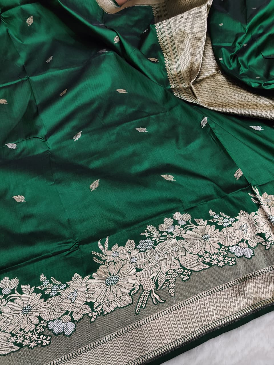 Bottle Green Handwoven Vintage Pure Skirt Banarasi Silk Saree