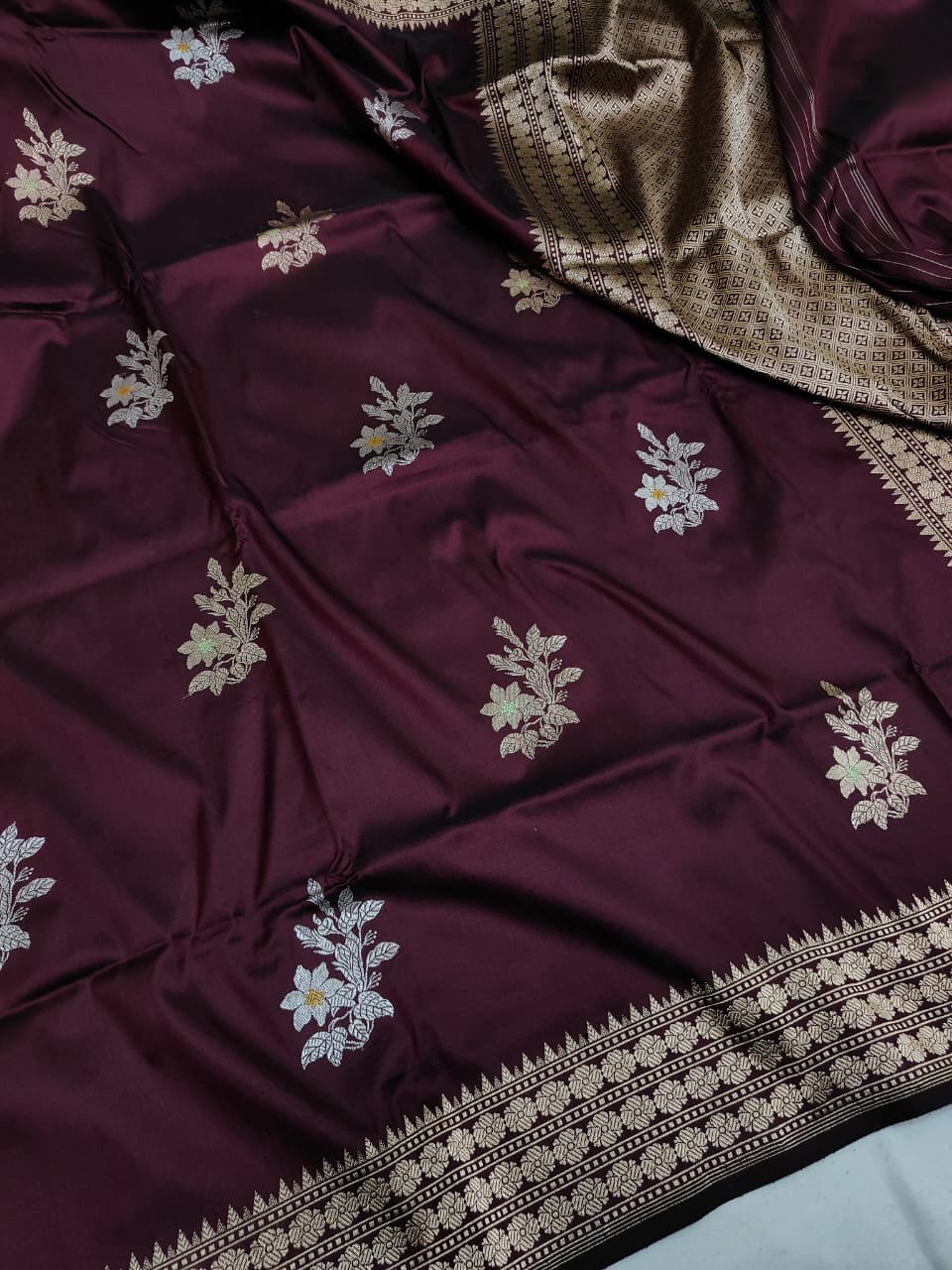 Wine Handwoven Vintage Pure Banarasi Silk Boota Saree