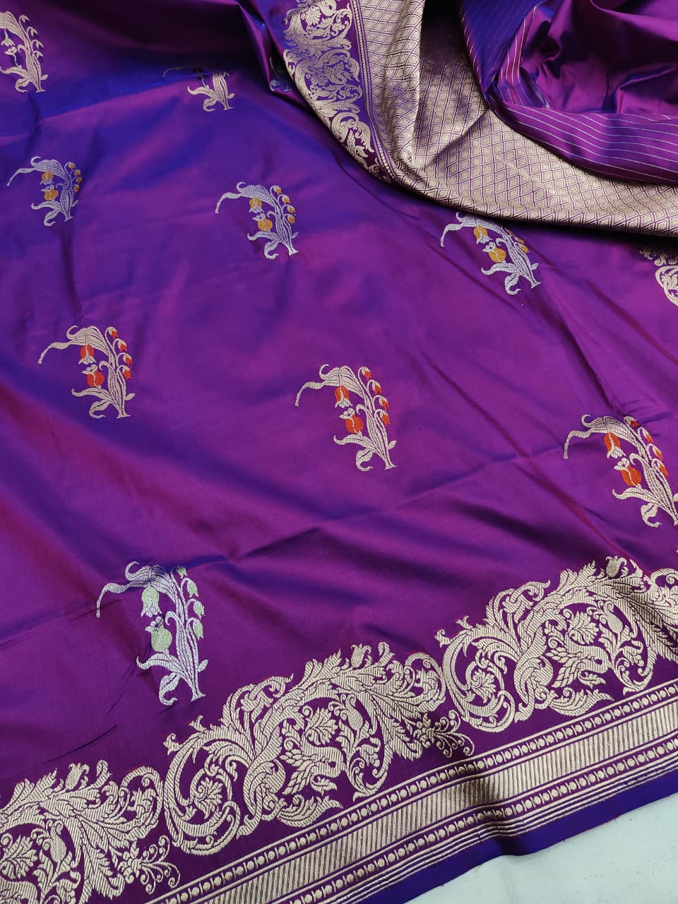 Handwoven Vintage Pure Banarasi Silk Boota Saree