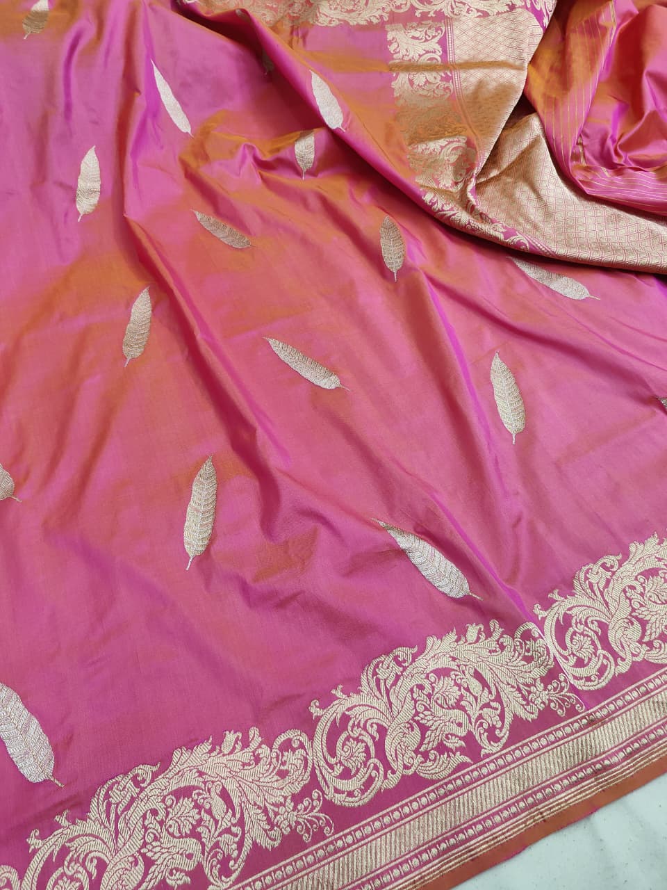 Pink Handwoven Vintage Pure Banarasi Silk Boota Saree