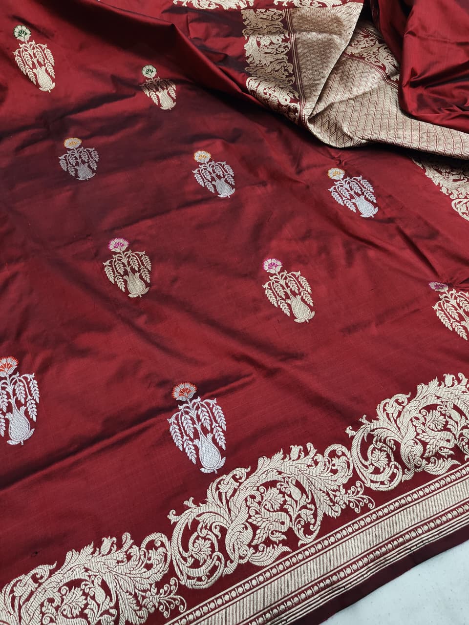 Handwoven Vintage Pure Banarasi Silk Boota Saree
