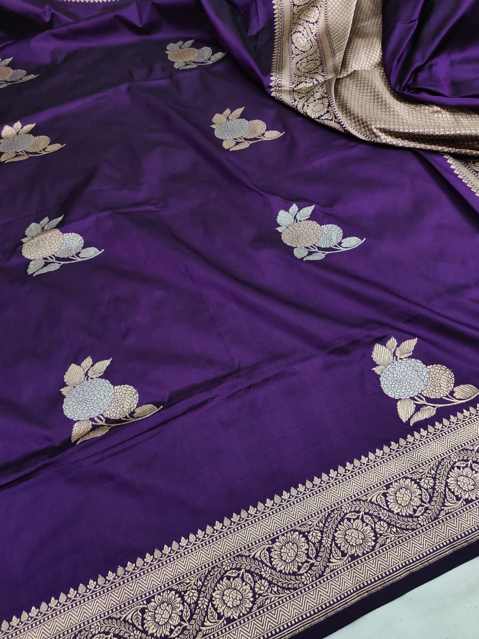 Handwoven Vintage Pure Banarasi Silk Boota Saree