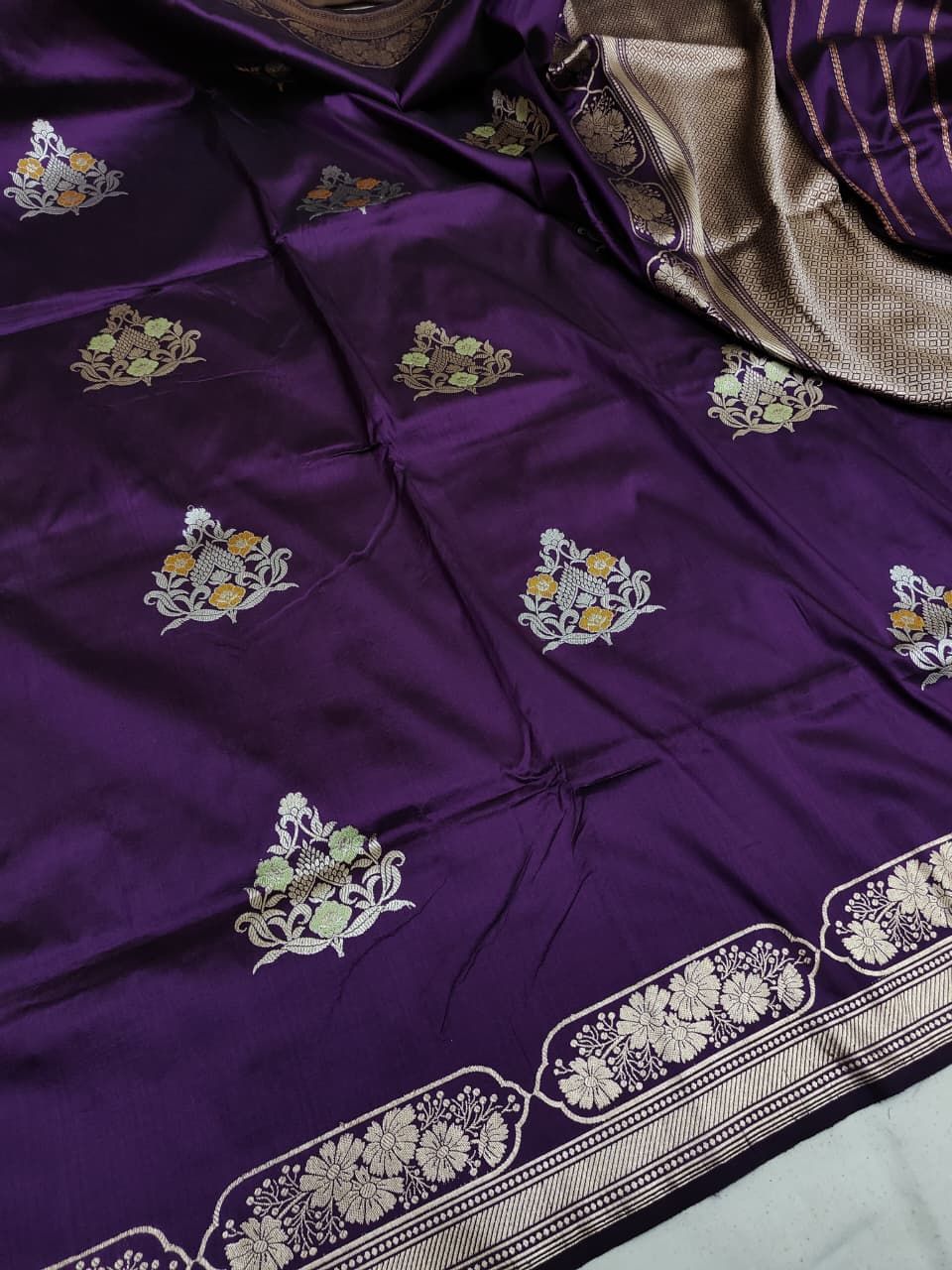 Deep Purple Handwoven Vintage Pure Banarasi Silk Boota Saree