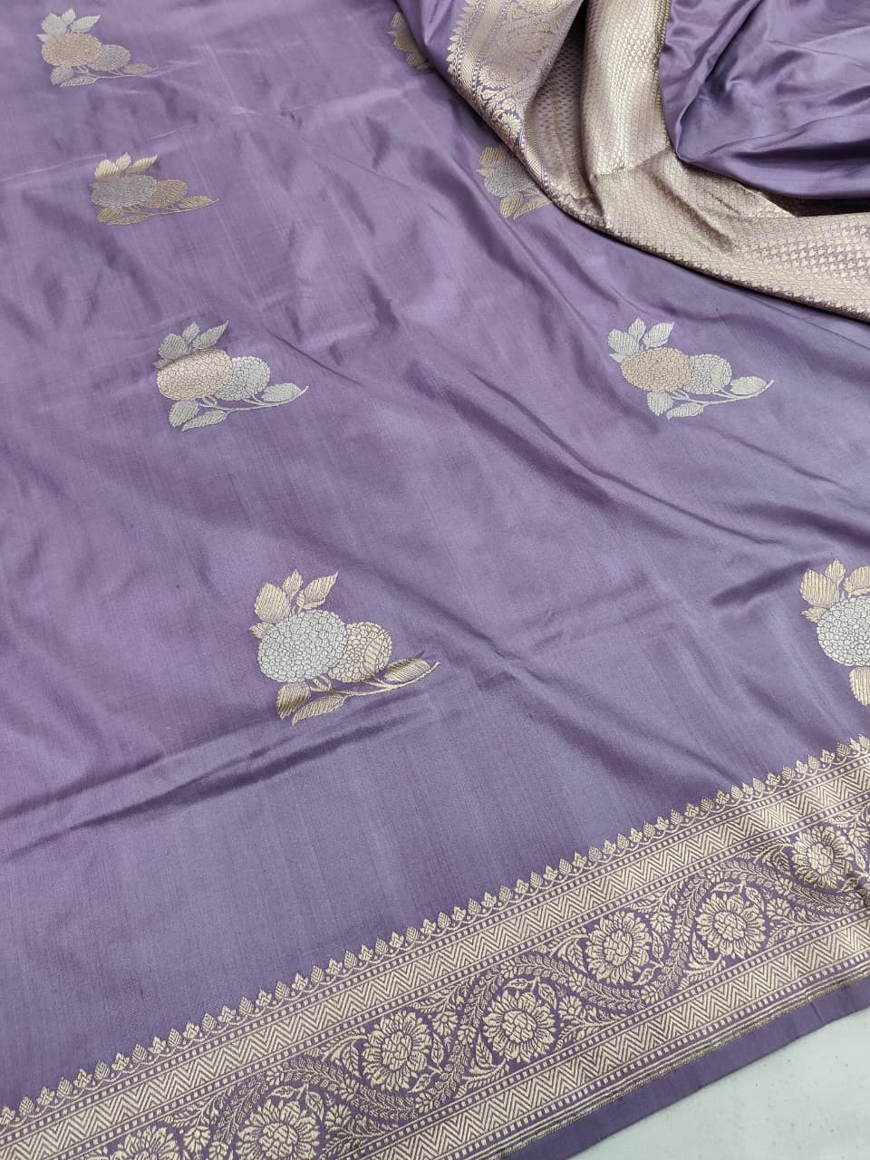 Handwoven Vintage Pure Banarasi Silk Boota Saree