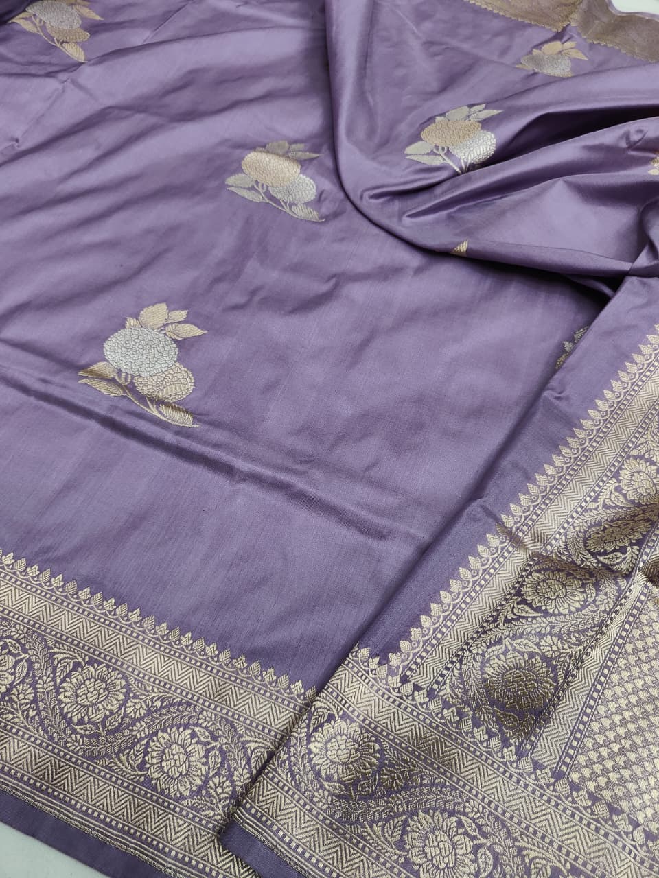 Handwoven Vintage Pure Banarasi Silk Boota Saree