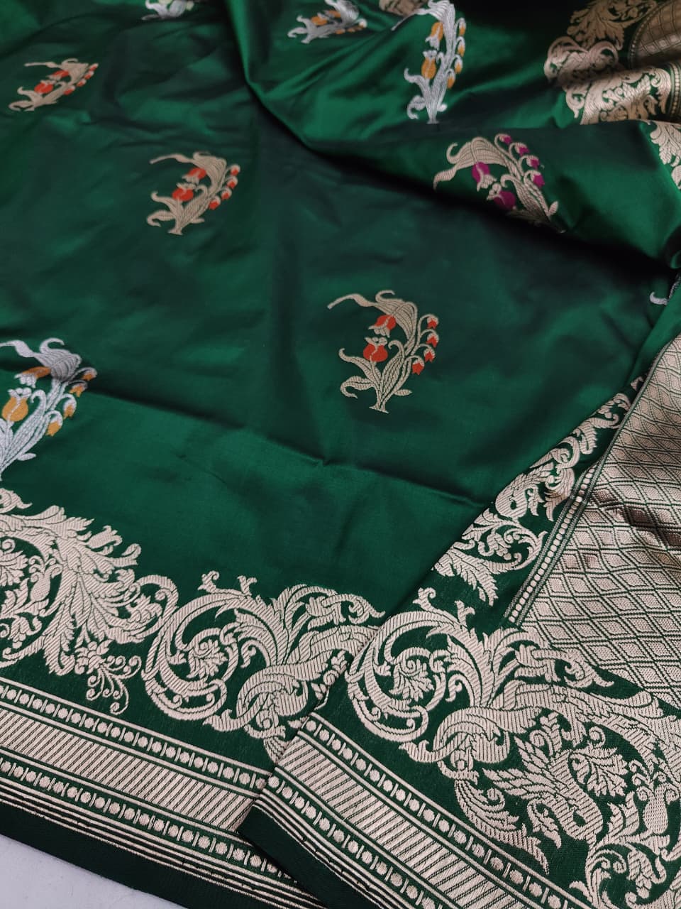 Handwoven Vintage Pure Banarasi Silk Boota Saree