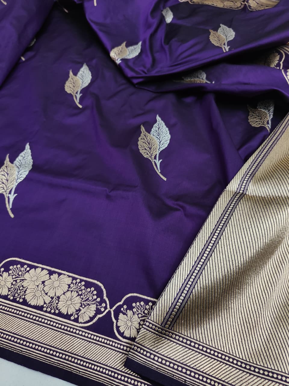 Handwoven Vintage Pure Banarasi Silk Boota Saree
