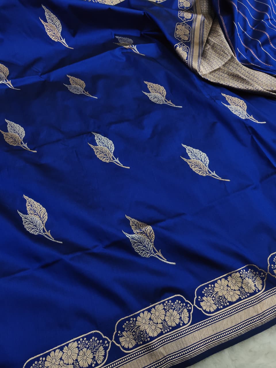 Handwoven Vintage Pure Banarasi Silk Boota Saree