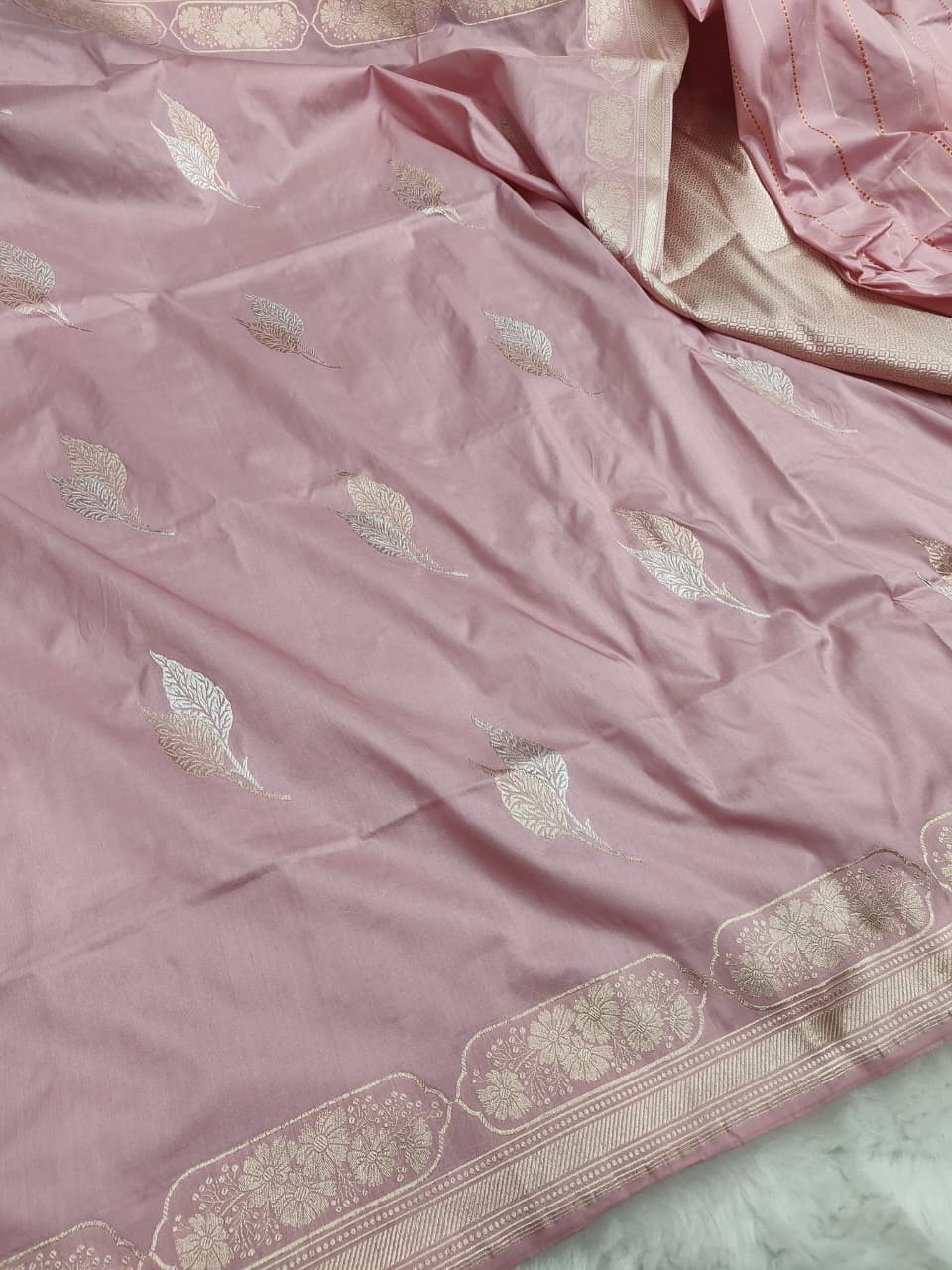 Handwoven Vintage Pure Banarasi Silk Boota Saree