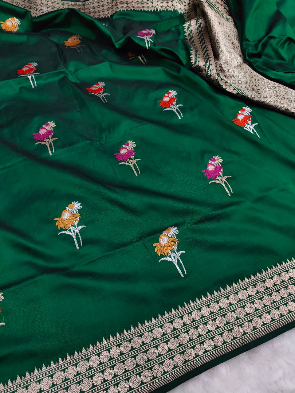 Handwoven Vintage Pure Banarasi Silk Boota Saree