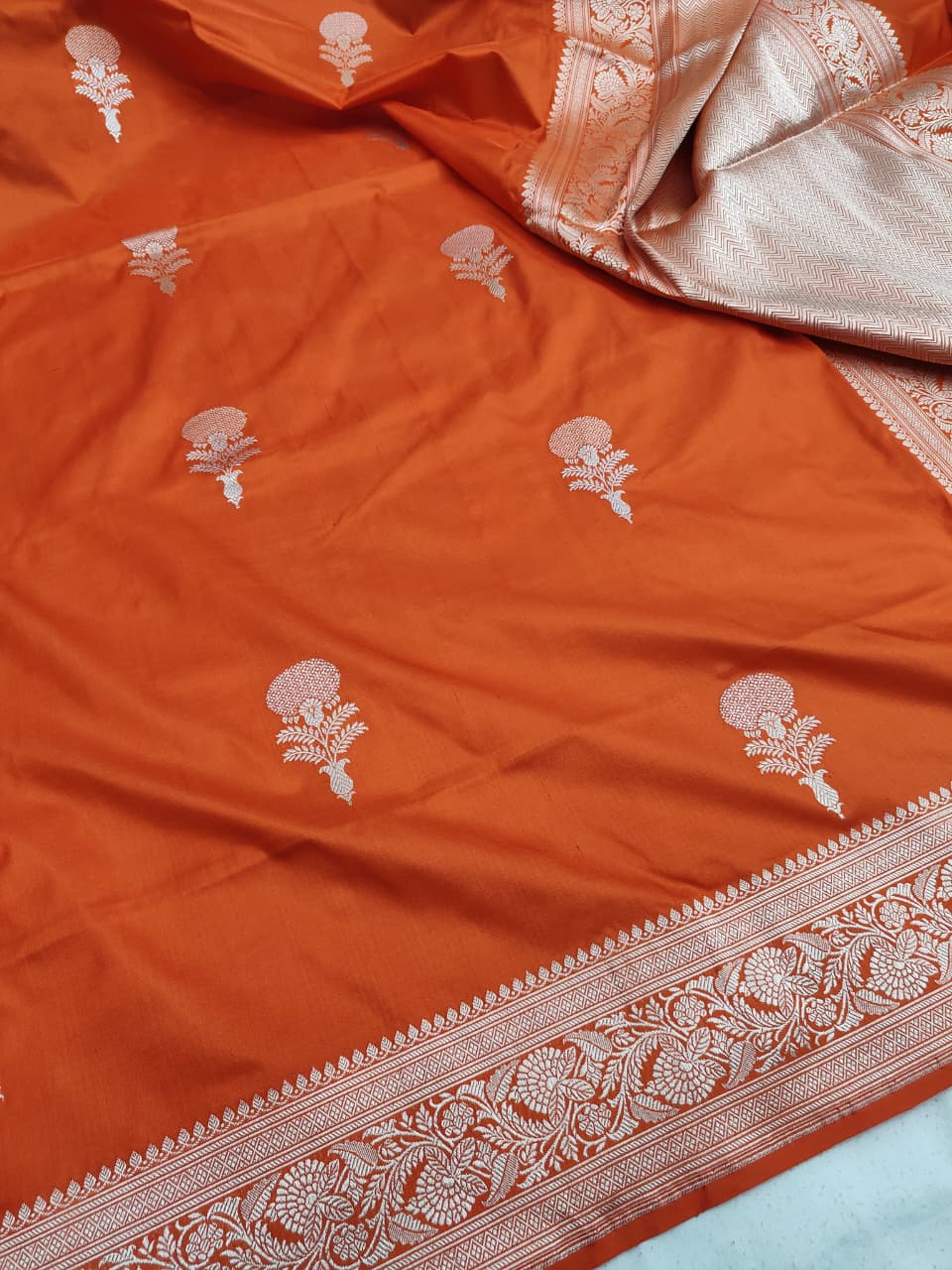 Handwoven Vintage Pure Banarasi Silk Boota Saree