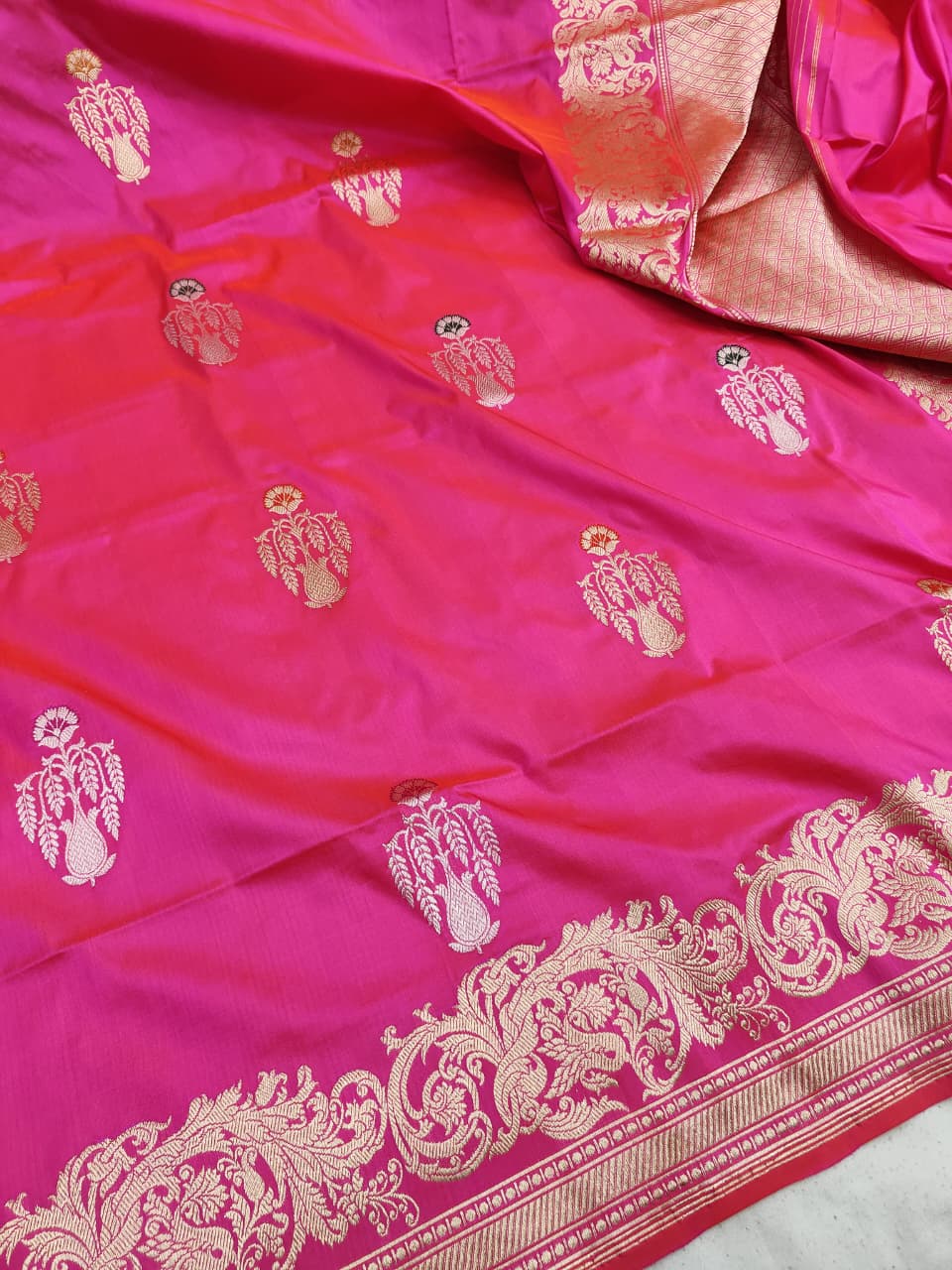 Handwoven Vintage Pure Banarasi Silk Boota Saree