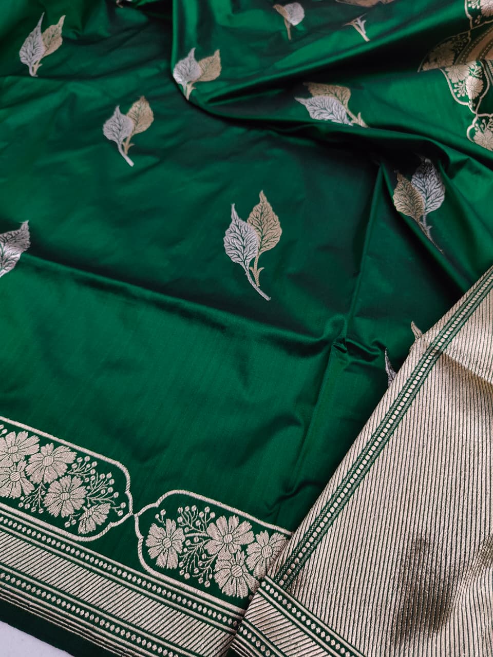 Handwoven Vintage Pure Banarasi Silk Boota Saree