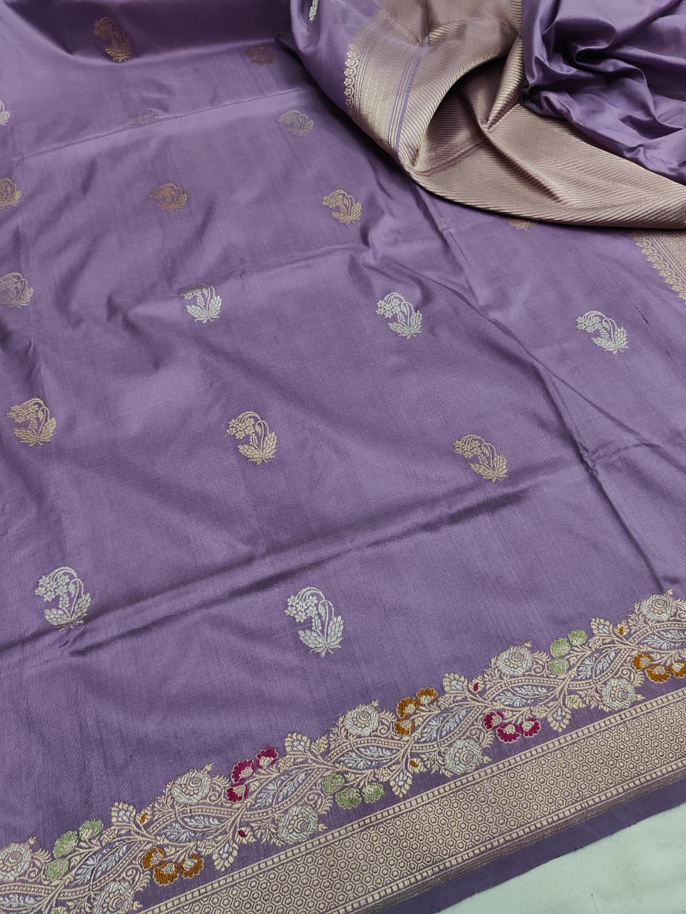 Handwoven Vintage Pure Banarasi Silk Booti Saree