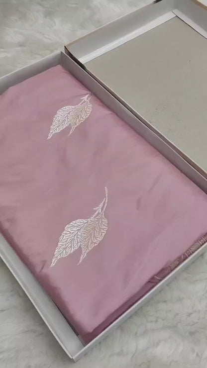 Handwoven Vintage Pure Banarasi Silk Boota Saree