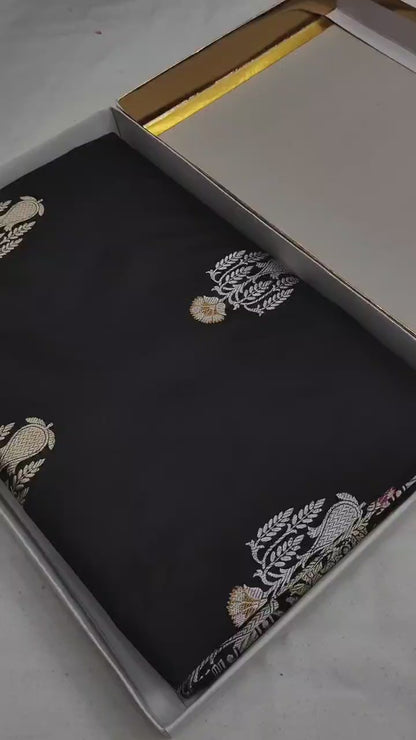 Handwoven Vintage Pure Banarasi Silk Boota Saree
