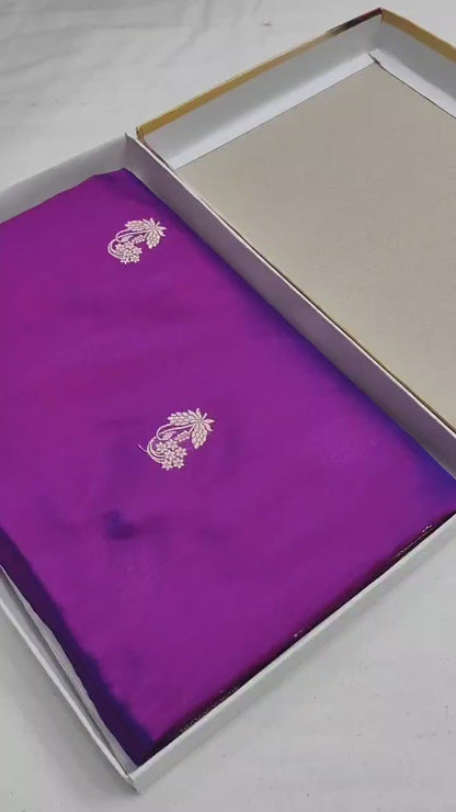 Handwoven Vintage Pure Banarasi Silk Booti Saree