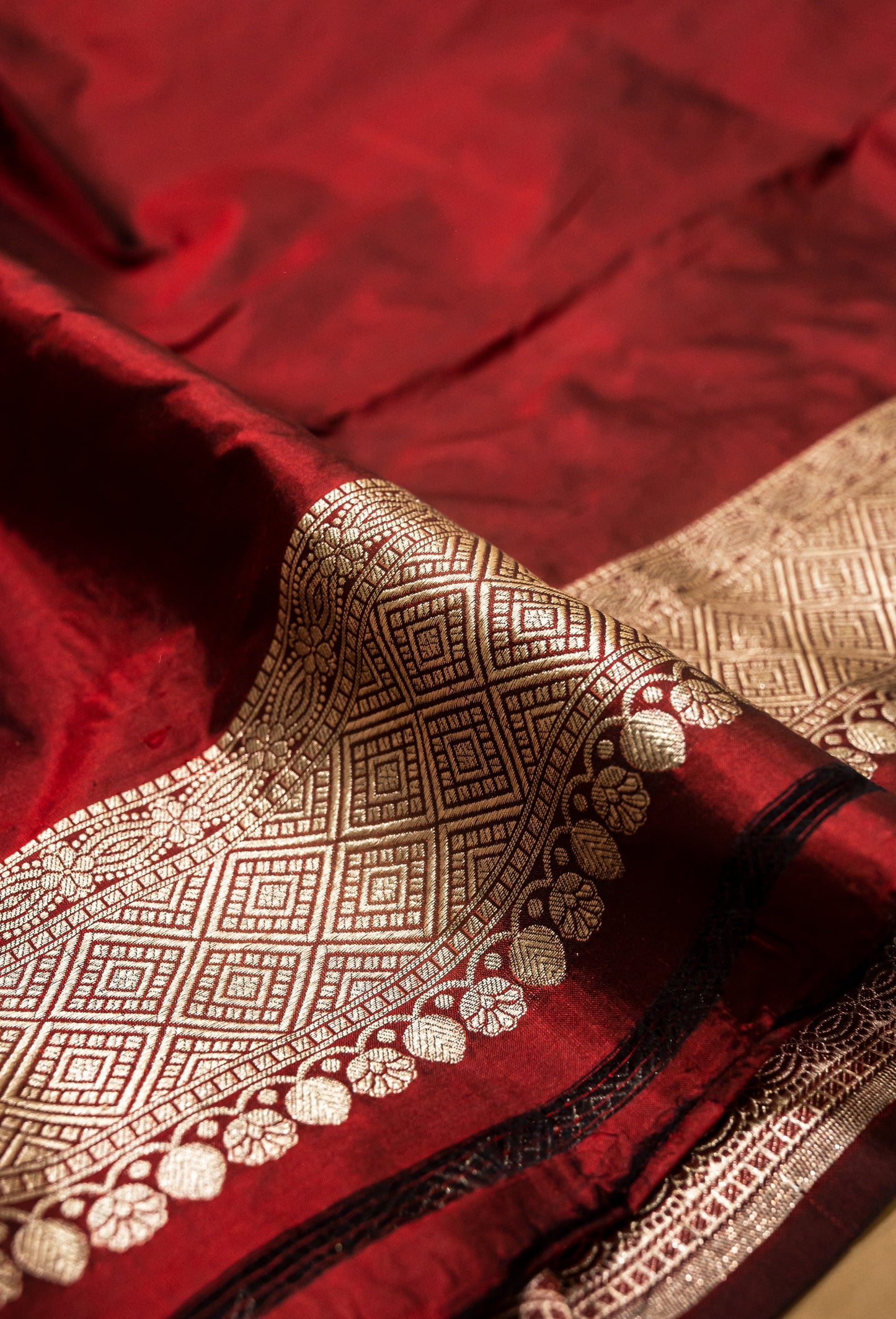 Mehroon Jaal Handwoven Pure Katan Silk Banarasi Saree
