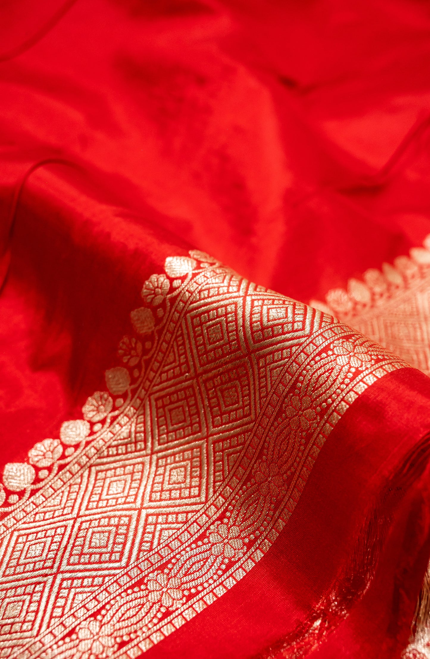 Red Jaal Handwoven Pure Katan Sona Roopa Silk Banarasi Saree