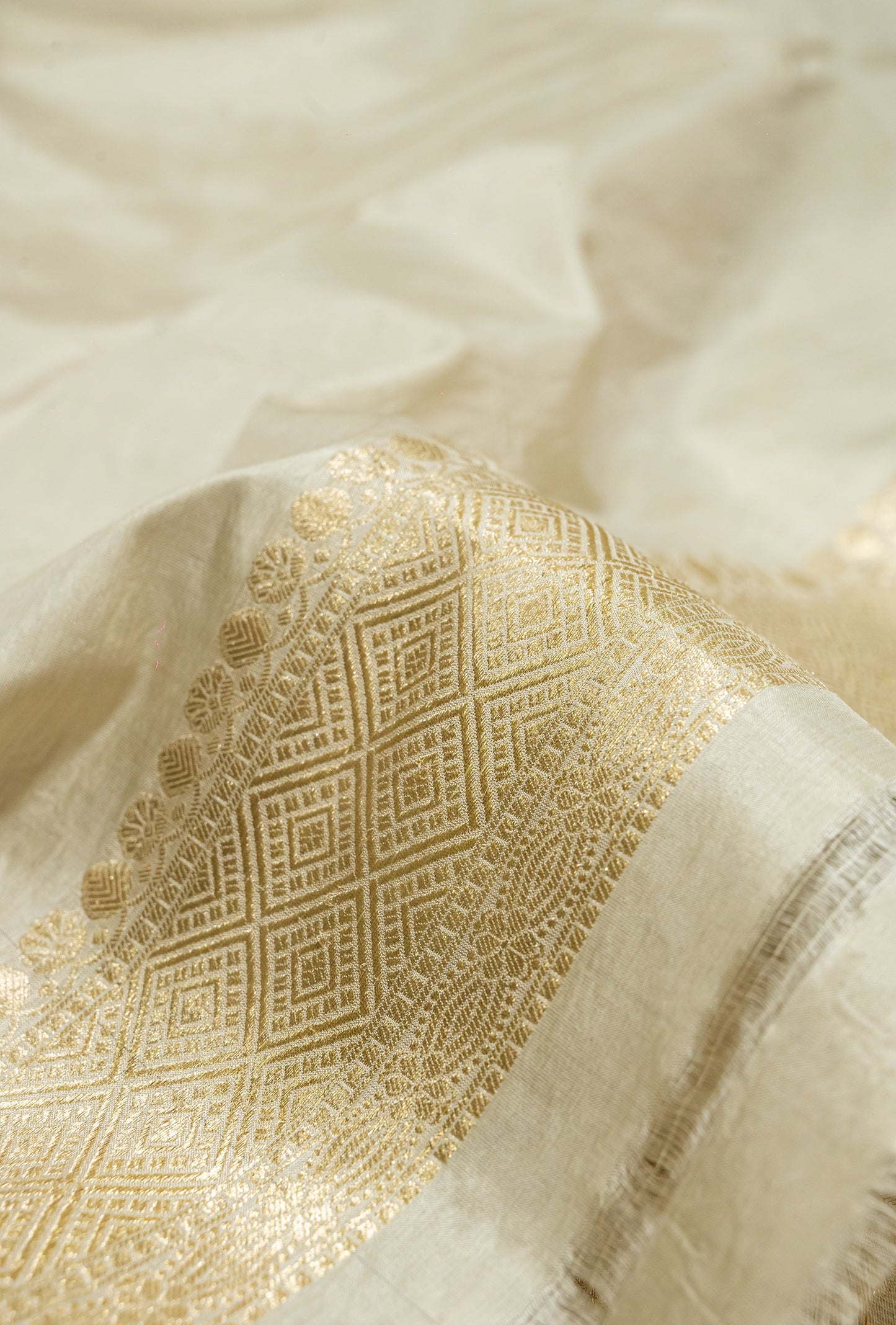 Cream Jaal Handwoven Pure Katan Silk Banarasi Saree